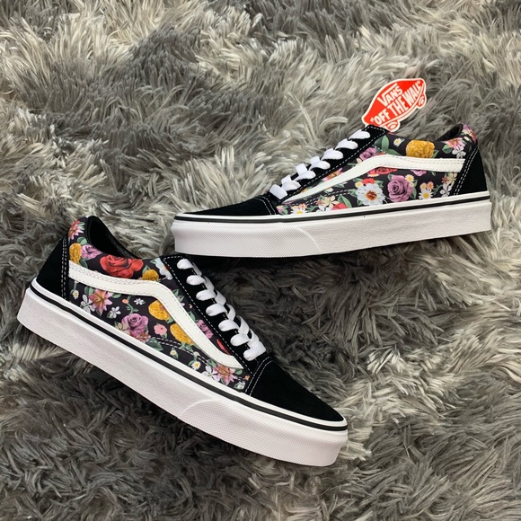 Vans Old Skool Shoes - Picture 3 of 4